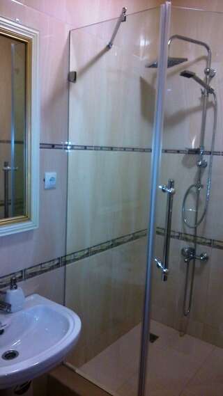 Гостиница Ной Изобильный Номер стандарт с 4 односпальными кроватями-3